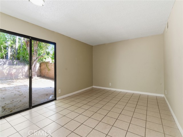 Detail Gallery Image 11 of 40 For 19745 Lull St, Winnetka,  CA 91306 - 4 Beds | 3 Baths