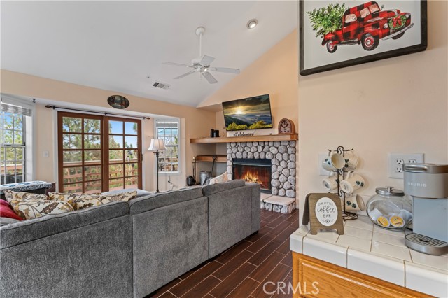Detail Gallery Image 6 of 39 For 1285 Yukon Dr, Lake Arrowhead,  CA 92352 - 3 Beds | 2/1 Baths