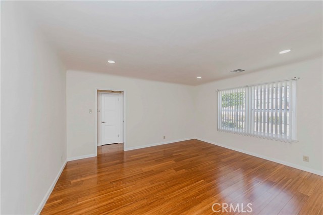 Detail Gallery Image 9 of 52 For 2944 Mayfield Ave, La Crescenta,  CA 91214 - 3 Beds | 2 Baths