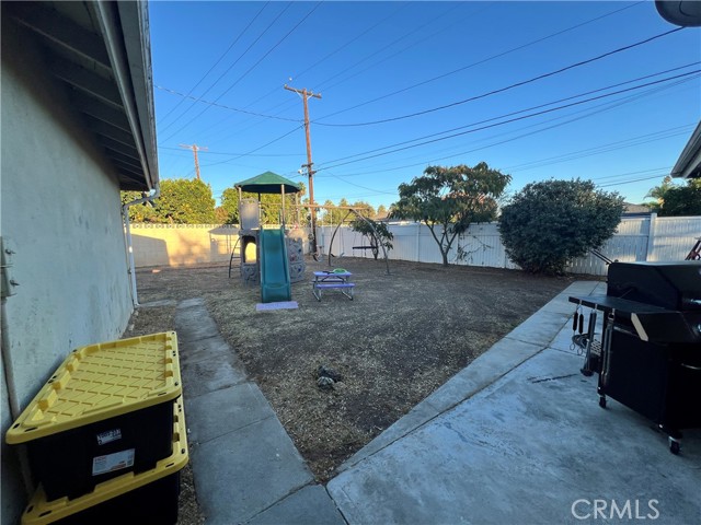 Detail Gallery Image 4 of 14 For 4311 Snowberry St, Riverside,  CA 92504 - 3 Beds | 2 Baths