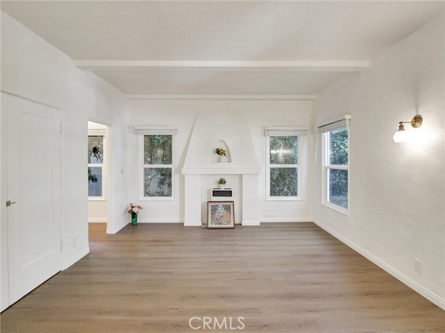 Detail Gallery Image 5 of 30 For 9949 Young Dr #204,  Beverly Hills,  CA 90212 - 1 Beds | 1 Baths