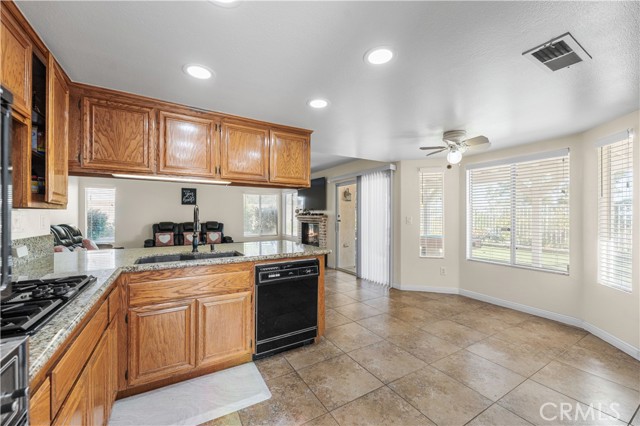 1215 Date Palm Drive, Palmdale CA: https://media.crmls.org/medias/cd0ee6ae-22cc-4565-99b3-450456a3b4c9.jpg