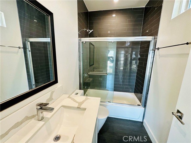 Detail Gallery Image 8 of 20 For 5741 Fulcher Ave #1/2,  North Hollywood,  CA 91601 - 4 Beds | 4 Baths