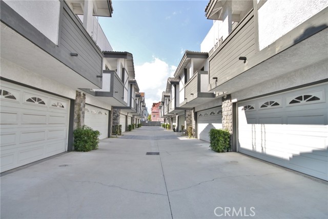 Detail Gallery Image 2 of 26 For 211 E Commonwealth Ave #C,  Alhambra,  CA 91801 - 3 Beds | 2/1 Baths