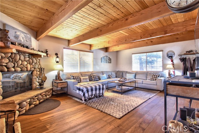 Detail Gallery Image 11 of 36 For 525 Pine Ln, Sugarloaf,  CA 92386 - 3 Beds | 2 Baths