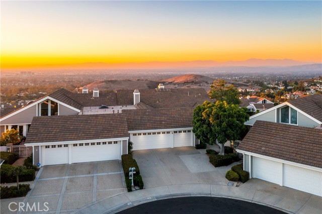 6 Saros, Irvine CA: https://media.crmls.org/medias/cd1084b8-26b0-4d5a-a918-8c32c6f1a4a5.jpg