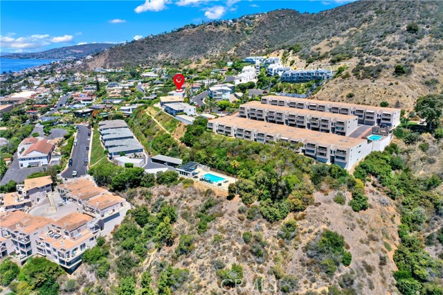 21692 Ocean Vista Drive, Laguna Beach CA: https://media.crmls.org/medias/cd10f747-822c-4ca6-8f60-2ab5df4407d8.jpg