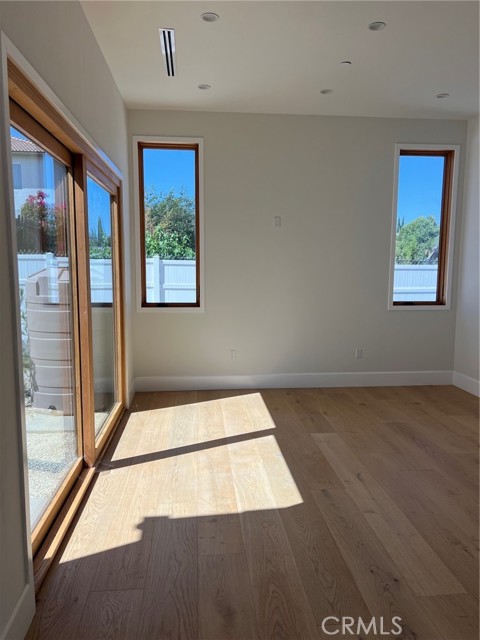 20329 Stagg Street photo 9
