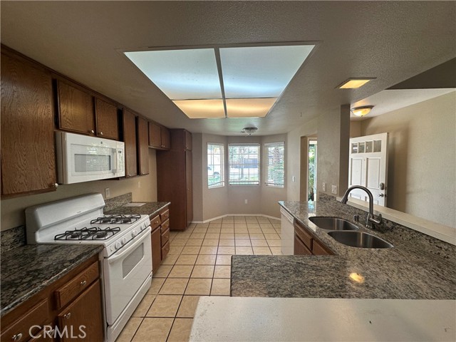 Detail Gallery Image 11 of 53 For 143 Mosport St, Hemet,  CA 92544 - 3 Beds | 2 Baths