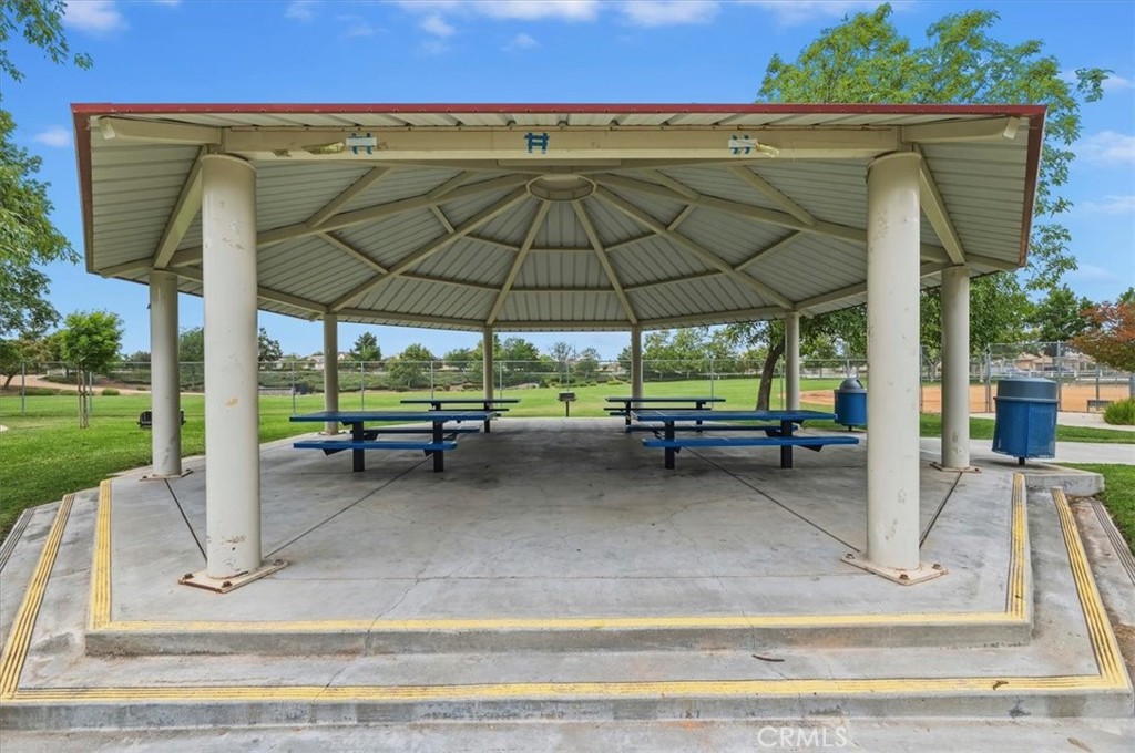 https://media.crmls.org/medias/cd112d3e-d04a-486b-b8d2-0b1f72802994.jpg?preset=X-Large