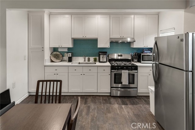 289 E Heath, Long Beach CA: https://media.crmls.org/medias/cd1189c2-f550-4e60-8112-d7deaf672e33.jpg