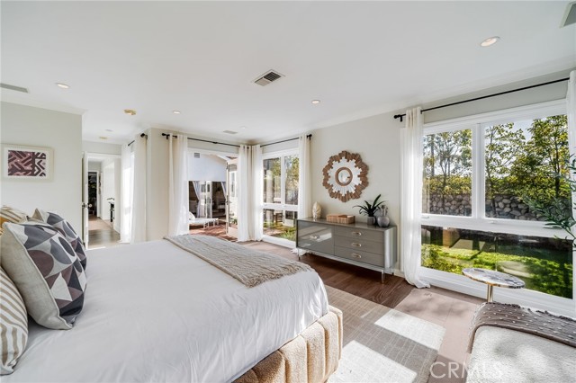 Detail Gallery Image 14 of 30 For 360 Diamond St, Laguna Beach,  CA 92651 - 4 Beds | 3 Baths