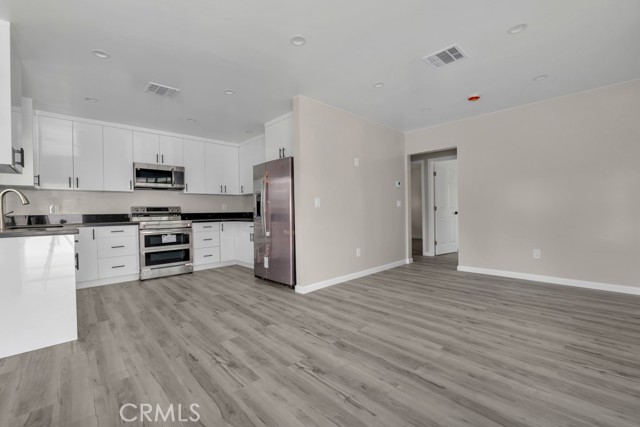 Detail Gallery Image 4 of 14 For 15513 Hart St, Van Nuys,  CA 91406 - 2 Beds | 1 Baths