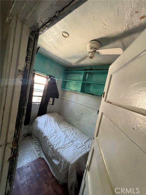 1327 S Gage Avenue, Los Angeles CA: https://media.crmls.org/medias/cd128263-cdef-4893-b6bf-26719c42fec1.jpg