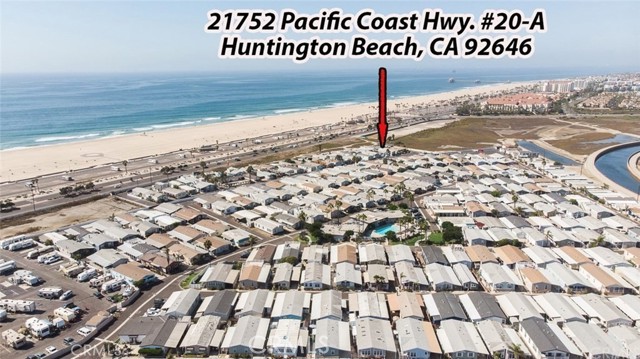 Detail Gallery Image 1 of 36 For 21752 Pacific Coast Hwy. 20a,  Huntington Beach,  CA 92646 - 2 Beds | 2 Baths