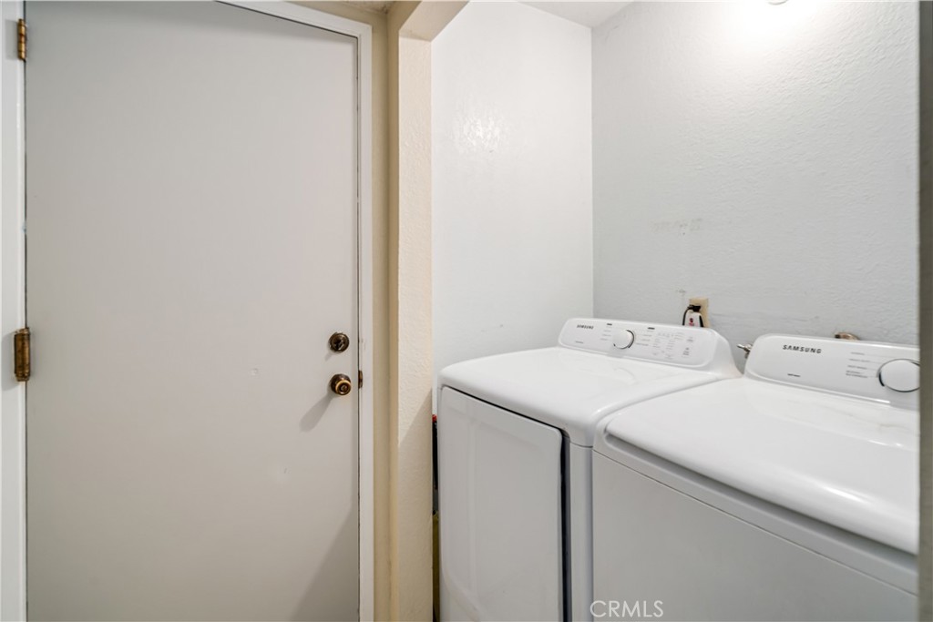 https://media.crmls.org/medias/cd141c06-1606-465e-be55-7a0295be49bf.jpg?preset=X-Large