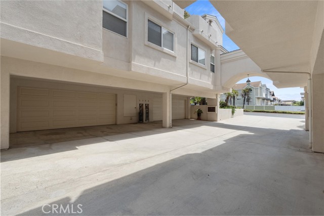 Detail Gallery Image 12 of 15 For 1529 Artesia Bld #B,  Manhattan Beach,  CA 90266 - 3 Beds | 2/1 Baths
