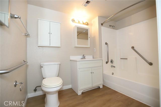 Detail Gallery Image 8 of 21 For 1801 Aviation Way #314,  Redondo Beach,  CA 90278 - 1 Beds | 1 Baths