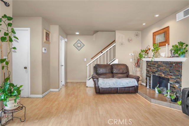 Detail Gallery Image 7 of 37 For 1925 Glenoaks Blvd Unit #100, San Fernando,  CA 91340 - 3 Beds | 2/1 Baths