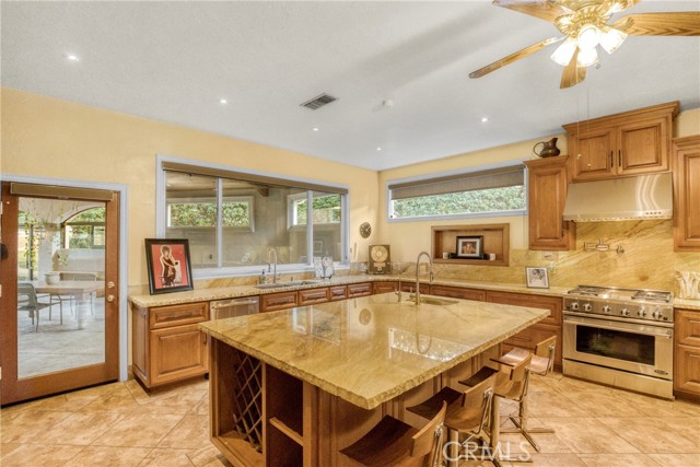 Detail Gallery Image 6 of 47 For 10566 Andora, Chatsworth,  CA 91311 - 2 Beds | 1/1 Baths