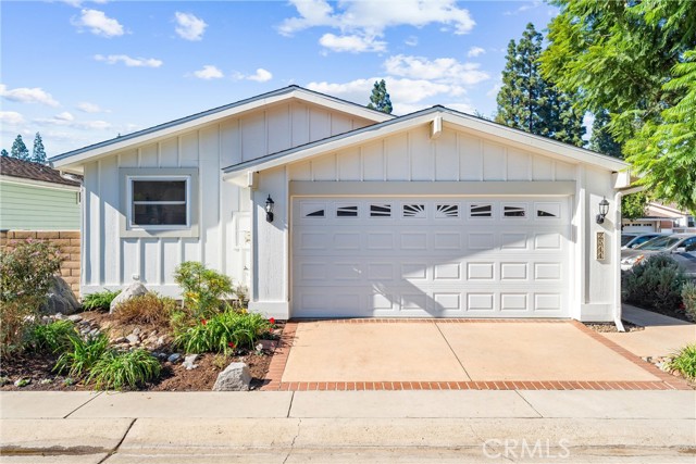 Detail Gallery Image 3 of 68 For 2544 Park Lake, Santa Ana,  CA 92705 - 2 Beds | 2 Baths