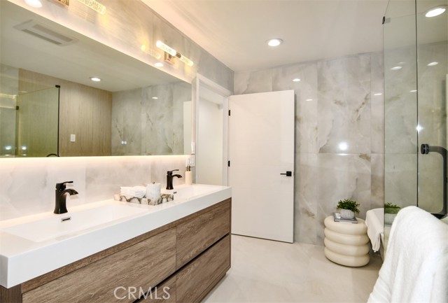 Detail Gallery Image 38 of 41 For 10 White Water Dr, Corona Del Mar,  CA 92625 - 2 Beds | 2 Baths