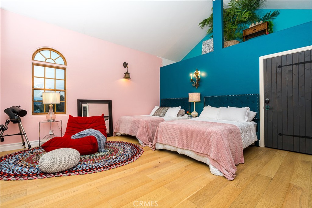 https://media.crmls.org/medias/cd19527c-65e3-4836-a5e8-734f70489a4b.jpg?preset=X-Large