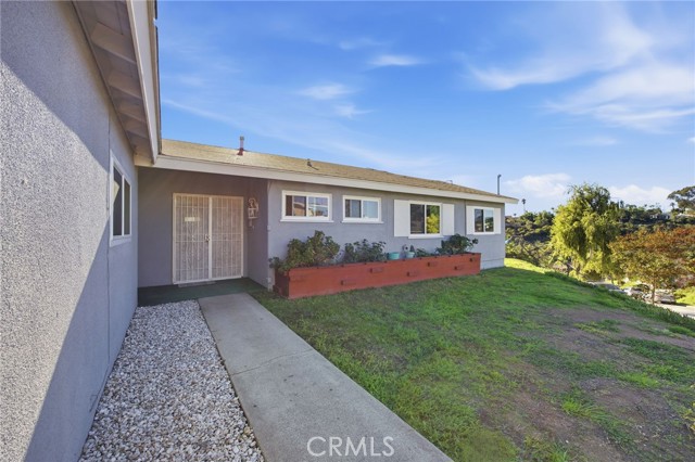 Detail Gallery Image 2 of 38 For 4975 Loris St, San Diego,  CA 92105 - 3 Beds | 2 Baths