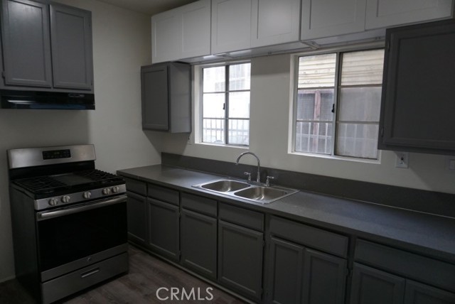 Detail Gallery Image 9 of 13 For 825 W 40th Pl,, Los Angeles,  CA 90037 - 3 Beds | 1 Baths