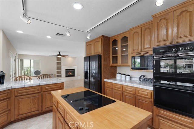 Detail Gallery Image 12 of 46 For 30220 Red Lure Pl, Canyon Lake,  CA 92587 - 3 Beds | 3 Baths