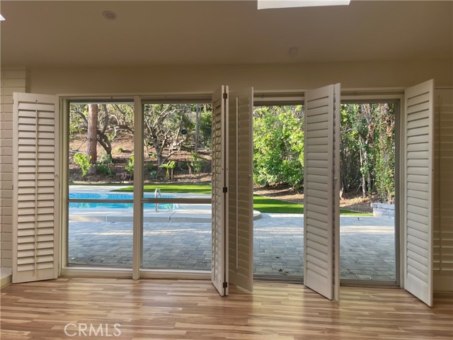 24041 Mariano Street, Woodland Hills CA: https://media.crmls.org/medias/cd1ad07b-ac59-4e9e-9bde-fe9c774d9540.jpg