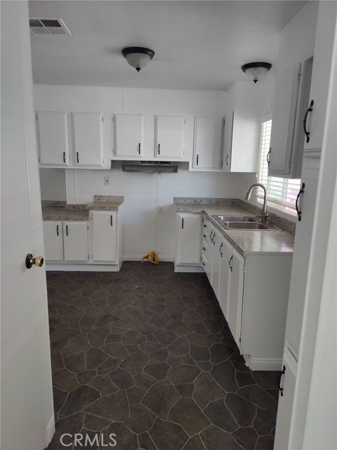 Detail Gallery Image 6 of 13 For 26245 Baseline Rd #23,  Highland,  CA 92346 - 3 Beds | 2 Baths