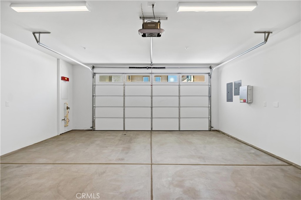 https://media.crmls.org/medias/cd1db36e-4ed4-4974-bb03-ed89612308ff.jpg?preset=X-Large