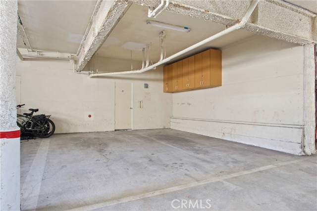 33 4th Street, Hermosa Beach CA: https://media.crmls.org/medias/cd1f6ff0-32a7-4bed-9101-63c563441194.jpg