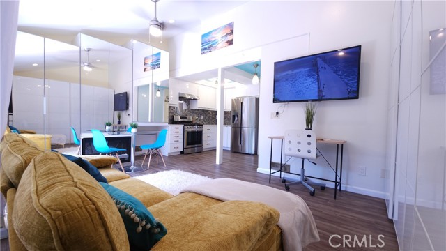 17072 Pacific Coast Highway, Huntington Beach CA: https://media.crmls.org/medias/cd1fd4bb-bfe6-4d07-aec2-ff6e4dcd4e82.jpg