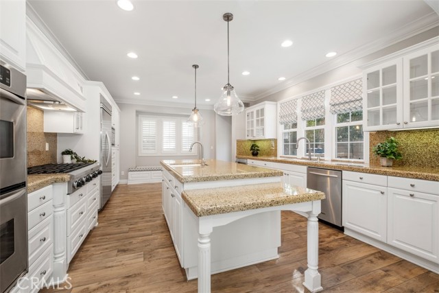 20 Townsend, Irvine CA: https://media.crmls.org/medias/cd207f86-717e-4e74-9c99-77150b0be1c5.jpg