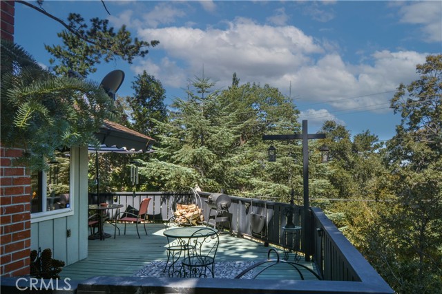 Detail Gallery Image 9 of 27 For 1121 Chateau Dr, Crestline,  CA 92325 - 2 Beds | 2 Baths