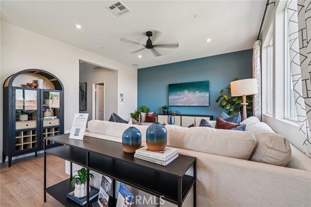 Detail Gallery Image 4 of 22 For 13613 Flying Cloud Way, Victorville,  CA 92394 - 3 Beds | 2/1 Baths