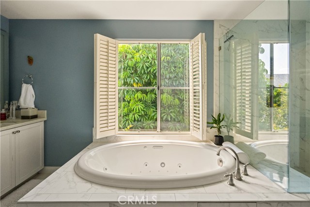 Jetted, soaking tub overlooking backyard