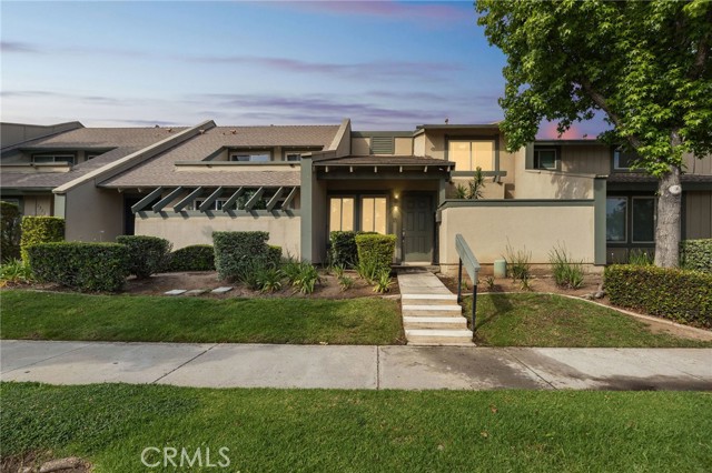 Detail Gallery Image 1 of 19 For 1326 via Del Rio, Corona,  CA 92882 - 3 Beds | 1/1 Baths