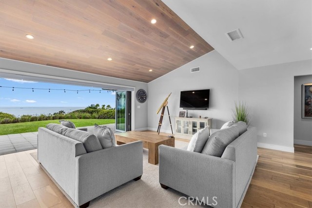 Detail Gallery Image 3 of 28 For 7292 Berry Hill Dr, Rancho Palos Verdes,  CA 90275 - 3 Beds | 3 Baths