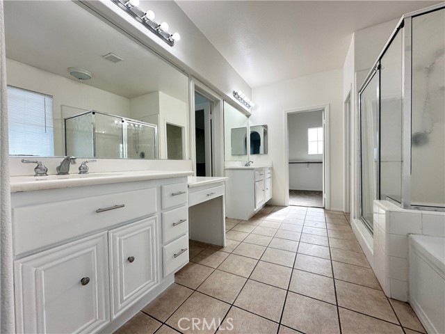 33564 Blue Water Way, Temecula CA: https://media.crmls.org/medias/cd256801-eb95-41a1-a767-ccd83f95e10e.jpg