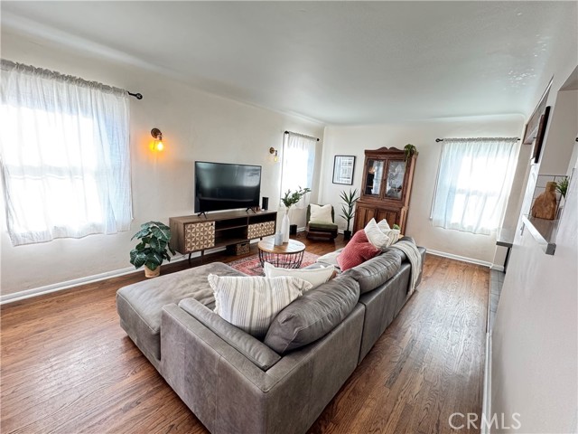 337 Lime, Long Beach CA: https://media.crmls.org/medias/cd259ebd-384c-4d5c-8d7c-210f2fdac37d.jpg