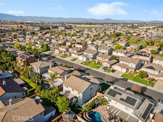 6347 Lyndsey Street, Eastvale CA: https://media.crmls.org/medias/cd26f429-8660-4ee1-8755-3f7ec6efcb98.jpg