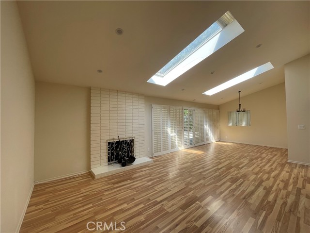 24041 Mariano Street, Woodland Hills CA: https://media.crmls.org/medias/cd27276e-beac-4556-abd3-30ab46682c8c.jpg