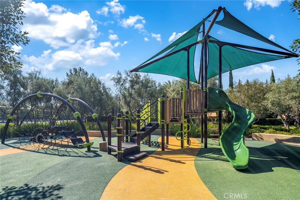 https://media.crmls.org/medias/cd2884c1-cc70-48b6-b86d-5270c4d7bdf5.jpg?preset=X-Large
