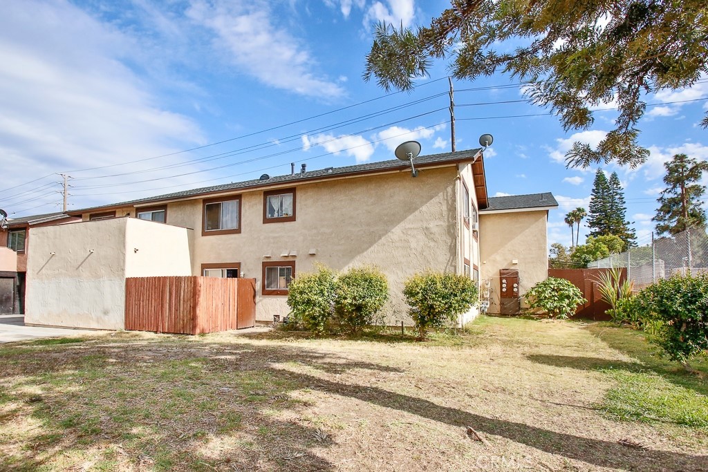 1039 W Central Avenue, Santa Ana, CA 92707