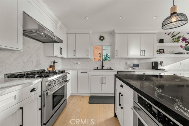 Detail Gallery Image 9 of 27 For 2111 Vista Entrada, Newport Beach,  CA 92660 - 3 Beds | 2/1 Baths