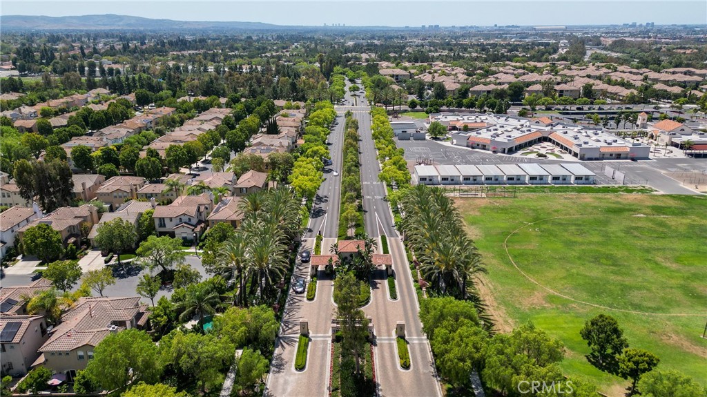 https://media.crmls.org/medias/cd2a342e-87a5-4961-a2c5-fe285d82933d.jpg?preset=X-Large