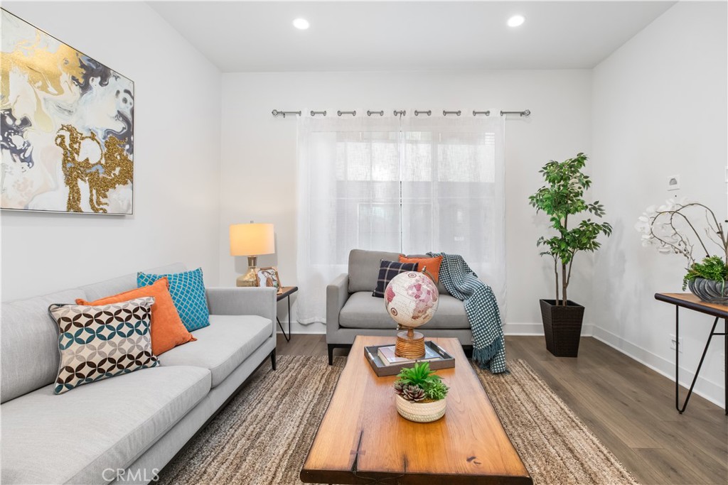 MLS #WS25255346 image #5